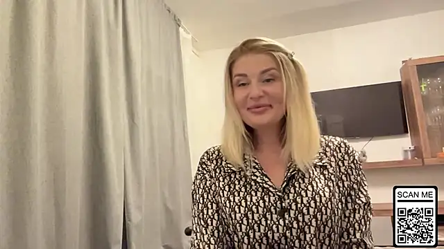 Snapshot of Blondie_xoxoxo chatting on 10/11/25, 07:59 Blondie xoxoxo online show from 10/11/25, 07:59