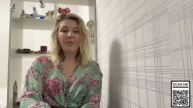 Snapshot of Blondie_xoxoxo chatting on 12/18/25, 07:13 Blondie xoxoxo online show from 12/18/25, 07:13