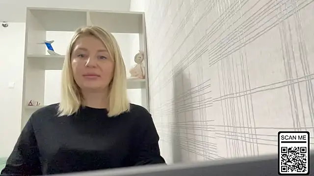 Snapshot of Blondie_xoxoxo chatting on 10/17/25, 06:50 Blondie xoxoxo online show from 10/17/25, 06:50