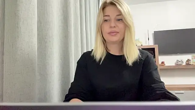 Snapshot of Blondie_xoxoxo chatting on 09/09/25, 05:39 Blondie xoxoxo online show from 09/09/25, 05:39