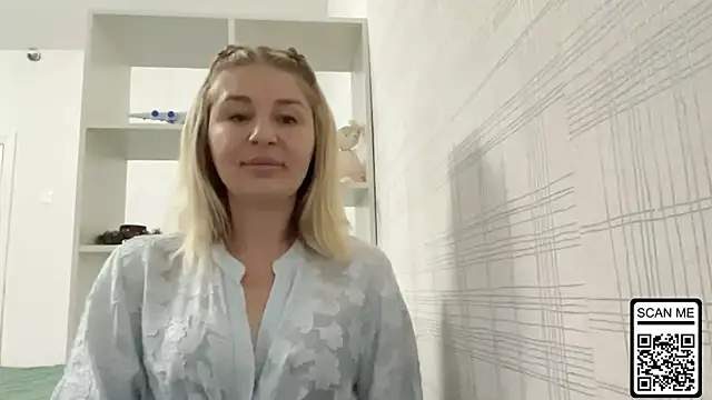 Snapshot of Blondie_xoxoxo chatting on 11/18/25, 12:41 Blondie xoxoxo online show from 11/18/25, 12:41