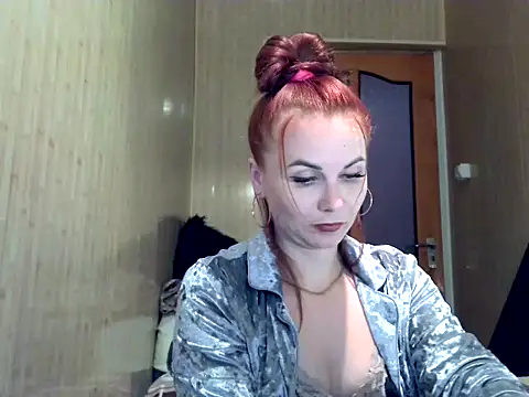 Kisa26311 online show from 10/15/25, 10:45