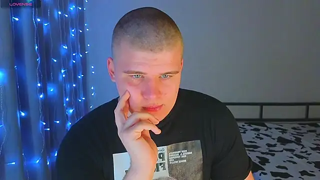 kittenmurr online show from 12/01/25, 09:43