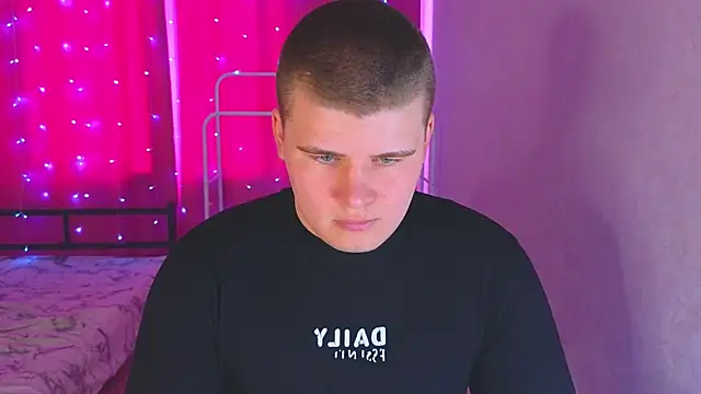 kittenmurr online show from 04/15/26, 09:37