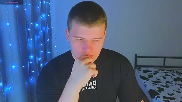 kittenmurr online show from 11/26/25, 03:39