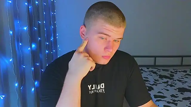 kittenmurr online show from 12/05/25, 08:39