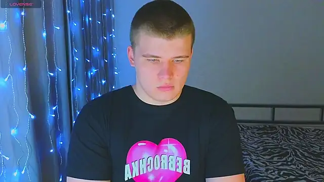 kittenmurr online show from 12/19/25, 02:04