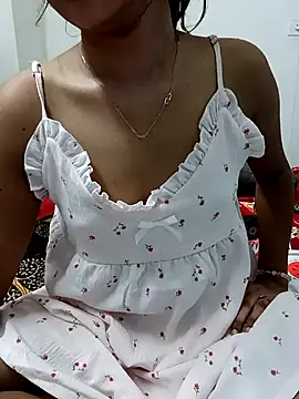 Snapshot of Cutie_Shruti chatting on 09/21/25, 04:45 Cutie Shruti online show from 09/21/25, 04:45