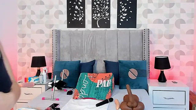 natasha moreno online show from 11/04/25, 12:31