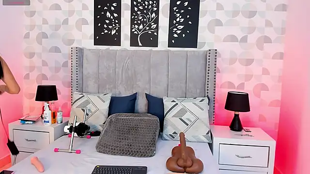 natasha moreno online show from 10/16/25, 12:24