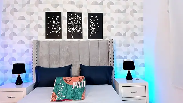 natasha moreno online show from 01/18/26, 12:19