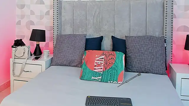natasha moreno online show from 09/13/25, 12:27