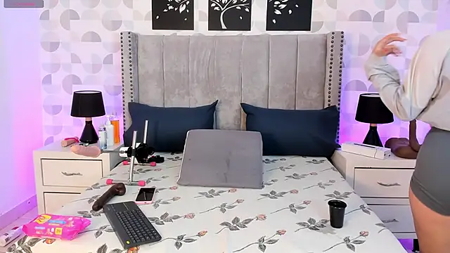 natasha moreno online show from 01/06/26, 12:20