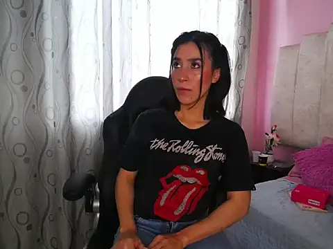 Snapshot of DarlingDuchess_ chatting on 09/19/25, 02:43 DarlingDuchess online show from 09/19/25, 02:43