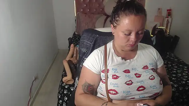 Snapshot of patty_squirt_ chatting on 10/20/25, 02:46 patty squirt online show from 10/20/25, 02:46