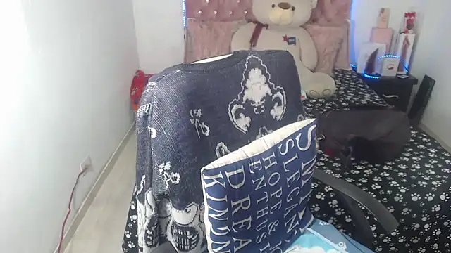 Snapshot of patty_squirt_ chatting on 10/29/25, 02:43 patty squirt online show from 10/29/25, 02:43