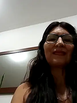 Snapshot of swity_foster chatting on 10/17/25, 08:39 swity foster online show from 10/17/25, 08:39