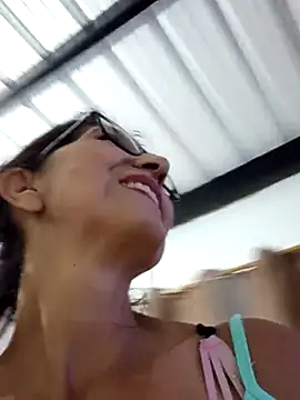 Snapshot of swity_foster chatting on 10/19/25, 09:23 swity foster online show from 10/19/25, 09:23