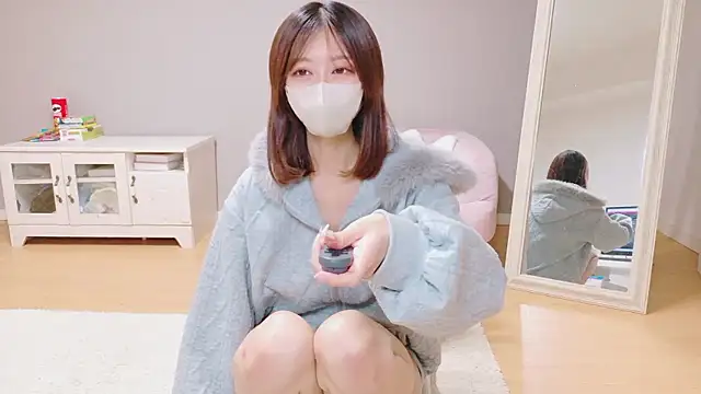 Yuna-ch online show from 12/22/25, 02:28