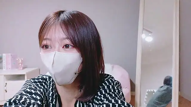 Yuna-ch online show from 10/09/25, 01:55