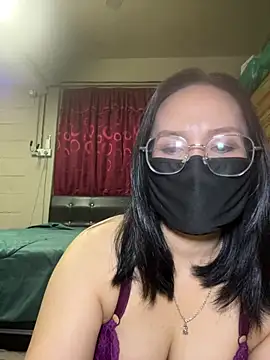 melyiaaa online show from 06/04/26, 02:33