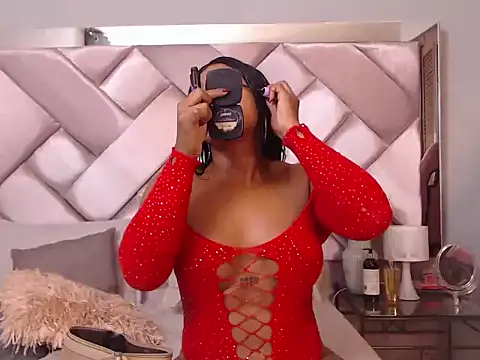 Snapshot of Ashleyroberst chatting on 10/28/25, 10:03 Ashleyroberst online show from 10/28/25, 10:03