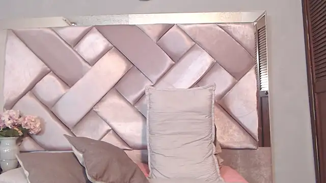 Ashleyroberst online show from 06/04/26, 12:21