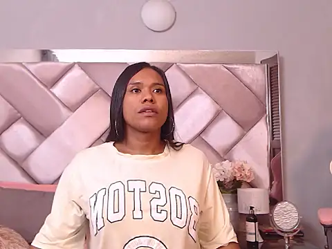 Snapshot of Ashleyroberst chatting on 10/18/25, 10:28 Ashleyroberst online show from 10/18/25, 10:28