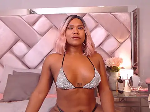 Snapshot of Ashleyroberst chatting on 11/06/25, 10:08 Ashleyroberst online show from 11/06/25, 10:08