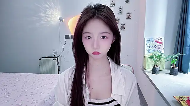 Snapshot of suger-TT chatting on 11/18/25, 04:05 suger-TT online show from 11/18/25, 04:05