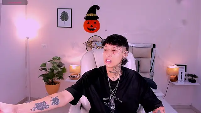 Luci Rose online show from 10/30/25, 02:43