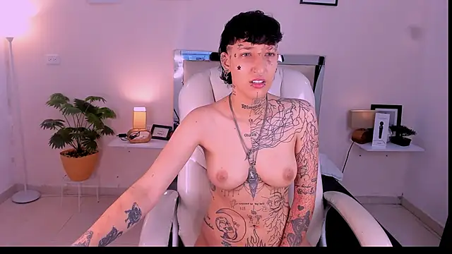 Luci Rose online show from 11/05/25, 03:42