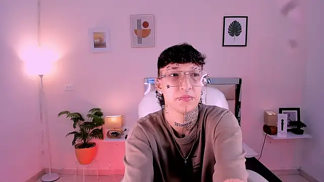 Luci Rose online show from 11/15/25, 02:04