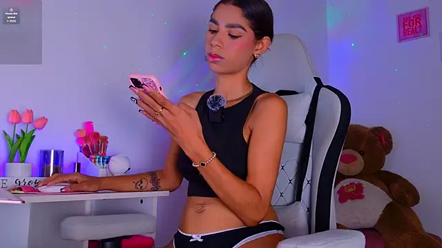 BrunetteAdams001 online show from 11/04/25, 05:44