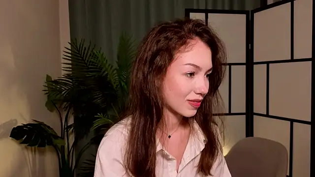 Snapshot of RenateRansone chatting on 09/23/25, 05:31 RenateRansone online show from 09/23/25, 05:31