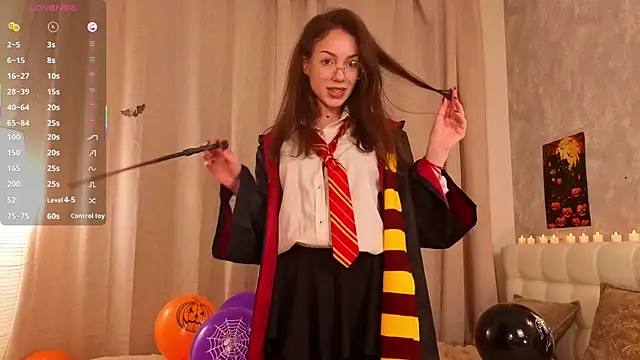 Snapshot of RenateRansone chatting on 10/31/25, 05:53 RenateRansone online show from 10/31/25, 05:53