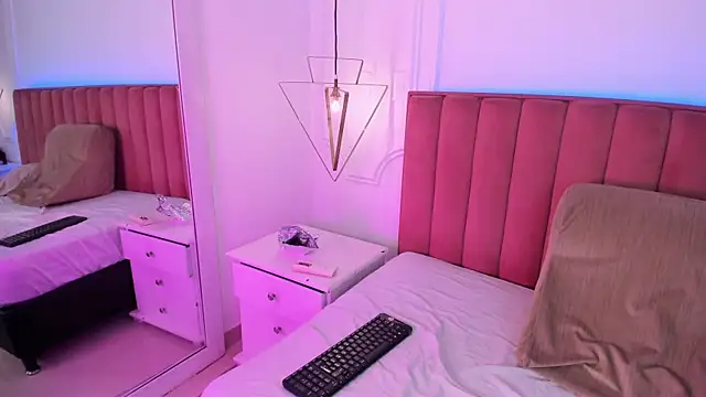 Tessa Sinclaire online show from 04/09/26, 08:15