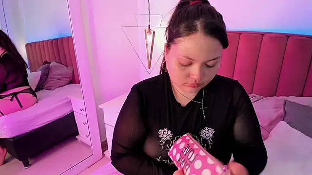 Tessa Sinclaire online show from 04/17/26, 08:44