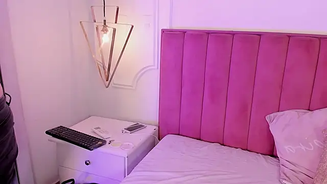 Tessa Sinclaire online show from 03/02/26, 10:17