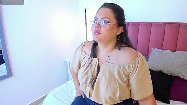 Snapshot of Tessa_Sinclaire chatting on 09/19/25, 11:20 Tessa Sinclaire online show from 09/19/25, 11:20