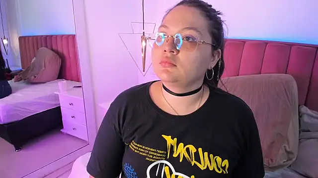 Tessa Sinclaire online show from 04/04/26, 08:04