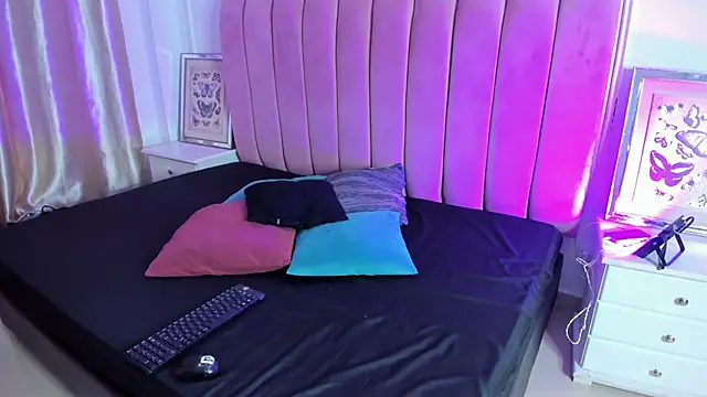 Snapshot of Tessa_Sinclaire chatting on 09/30/25, 08:26 Tessa Sinclaire online show from 09/30/25, 08:26