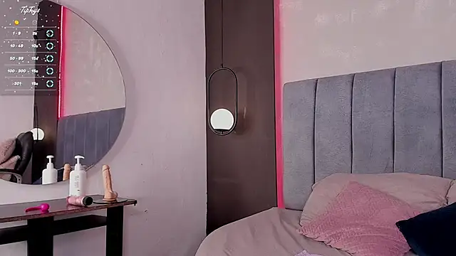 mily  18 online show from 09/25/25, 03:34