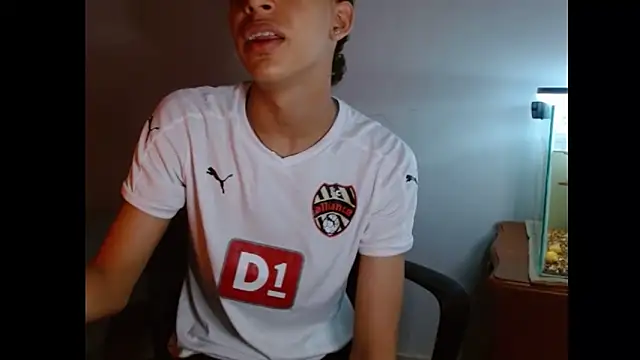 Snapshot of Xtremeplay_18 chatting on 10/09/25, 10:32 Xtremeplay 18 online show from 10/09/25, 10:32