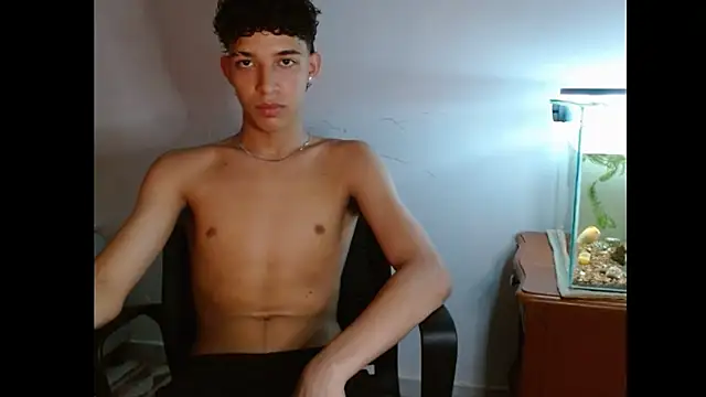 Snapshot of Xtremeplay_18 chatting on 10/08/25, 11:38 Xtremeplay 18 online show from 10/08/25, 11:38