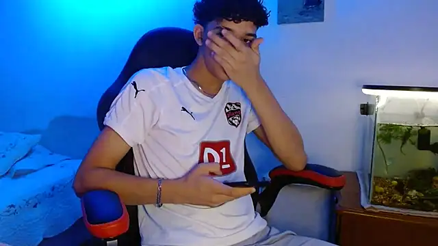 Snapshot of Xtremeplay_18 chatting on 10/16/25, 07:55 Xtremeplay 18 online show from 10/16/25, 07:55