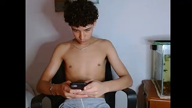 Snapshot of Xtremeplay_18 chatting on 10/03/25, 10:00 Xtremeplay 18 online show from 10/03/25, 10:00