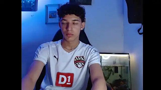 Snapshot of Xtremeplay_18 chatting on 10/19/25, 01:08 Xtremeplay 18 online show from 10/19/25, 01:08