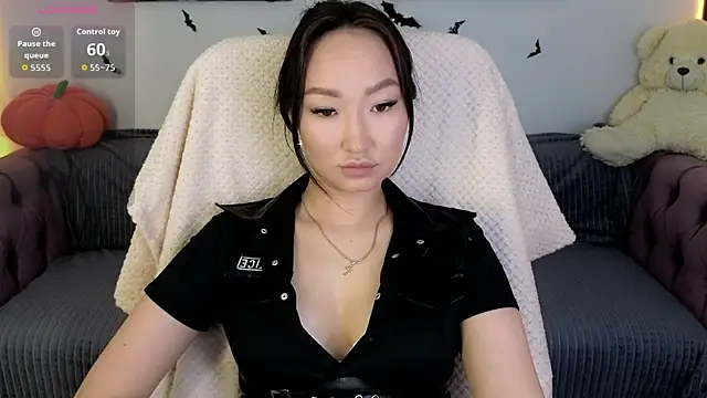 Mary Driden online show from 10/31/25, 11:07