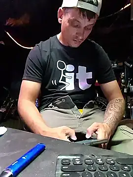 twistafatpipe online show from 10/18/25, 09:50